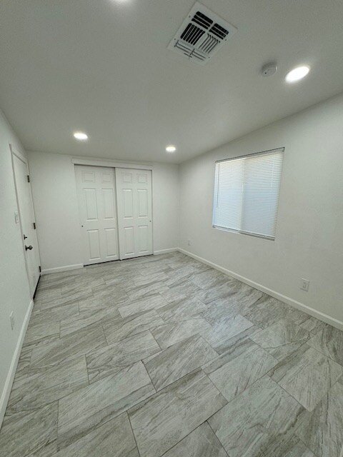 Building Photo - 1017 E West Cir Dr