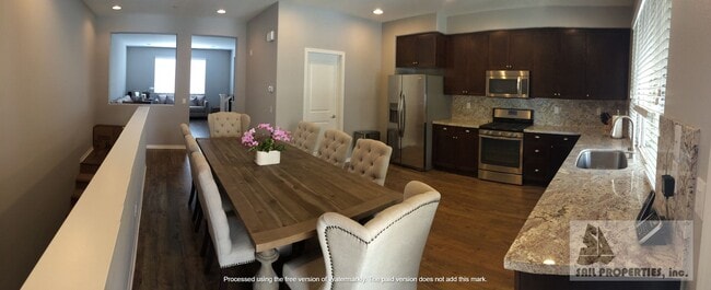 Building Photo - Beautiful Upgraded 3 Bd 3.5 Bth w/Large Bo...