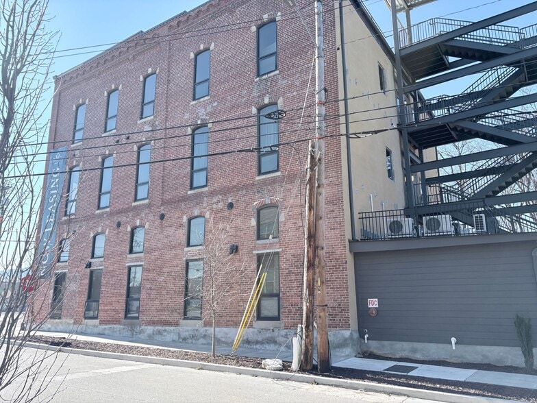 Building Photo - The Grandview Hotel