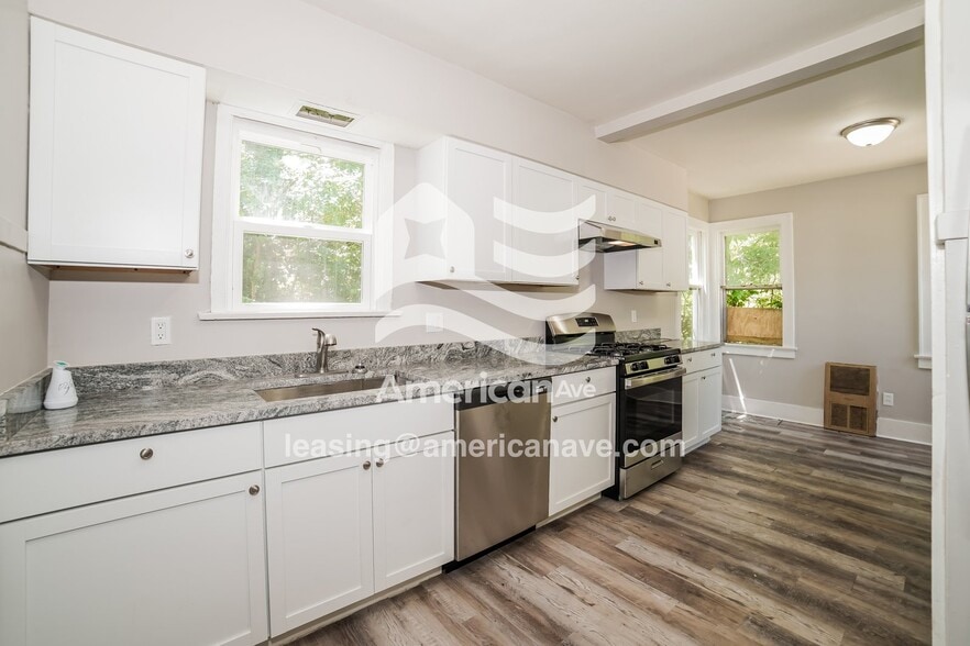 Building Photo - 1911 N Broadway St