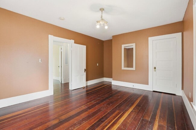 Building Photo - 482 South St