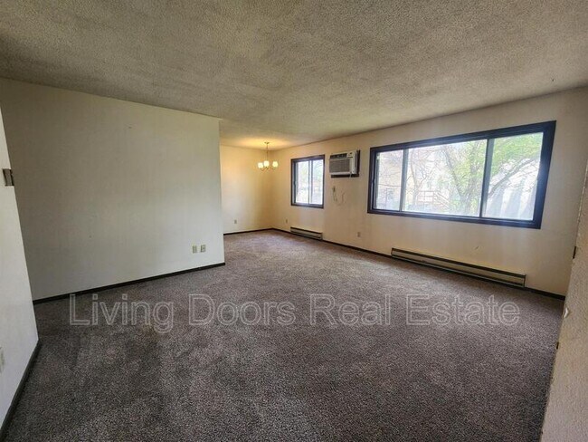Building Photo - 210 N Phillips Ave