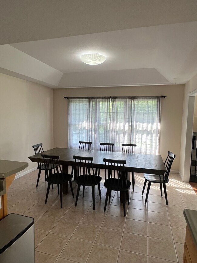 Building Photo - Available in August!! 3 Bedroom / 2 Bathro...