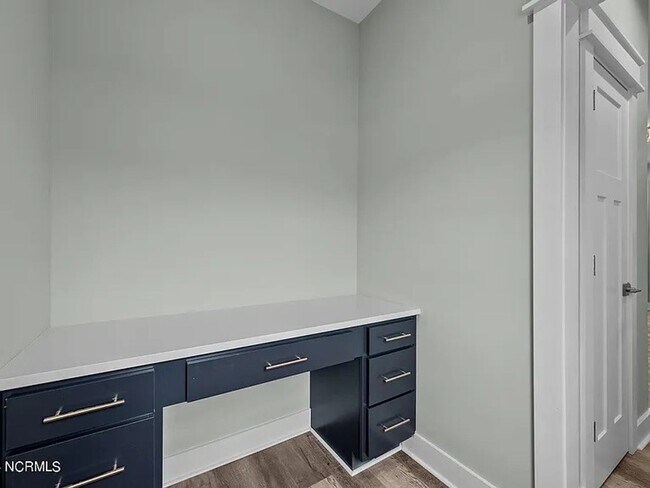 Building Photo - Beautiful New 4 Bedroom, 3 full bath plus ...