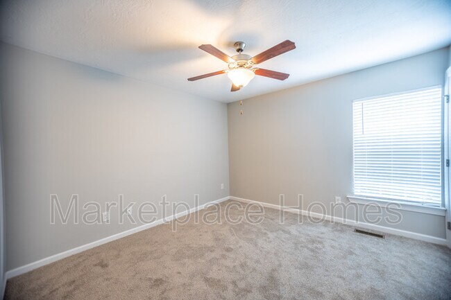 Building Photo - 207 Adderman Dr