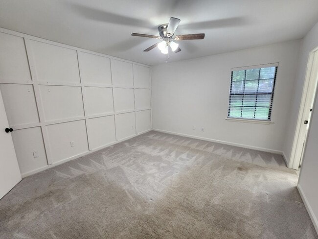 Building Photo - 41 Oak Forest Loop