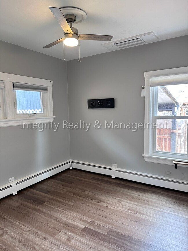Building Photo - 4631 W Moncrieff Pl