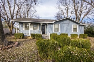 Building Photo - 726 McClure Ave