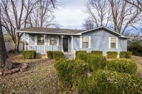 Building Photo - 726 McClure Ave