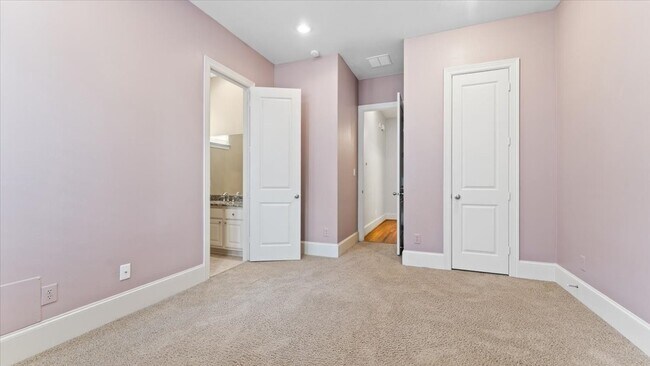 Building Photo - 931 W 23rd St