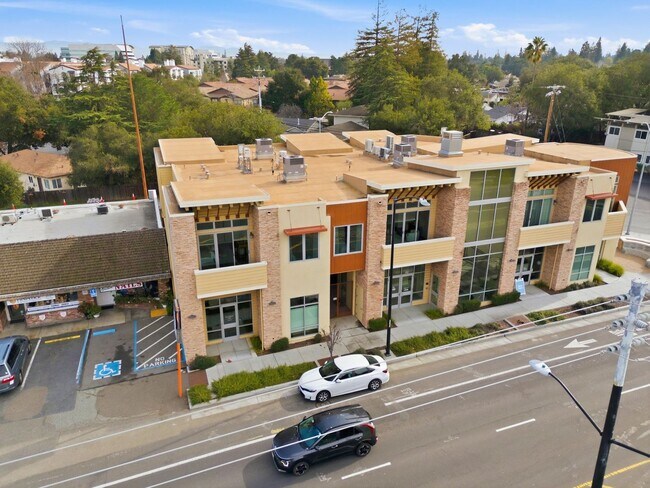 Building Photo - Gorgeous & Modern Los Altos Condo