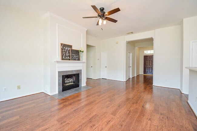 Building Photo - 3815 Summerfield Dr
