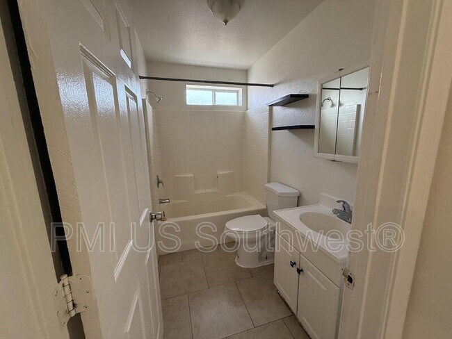 Building Photo - 352 Rio Grande Ct