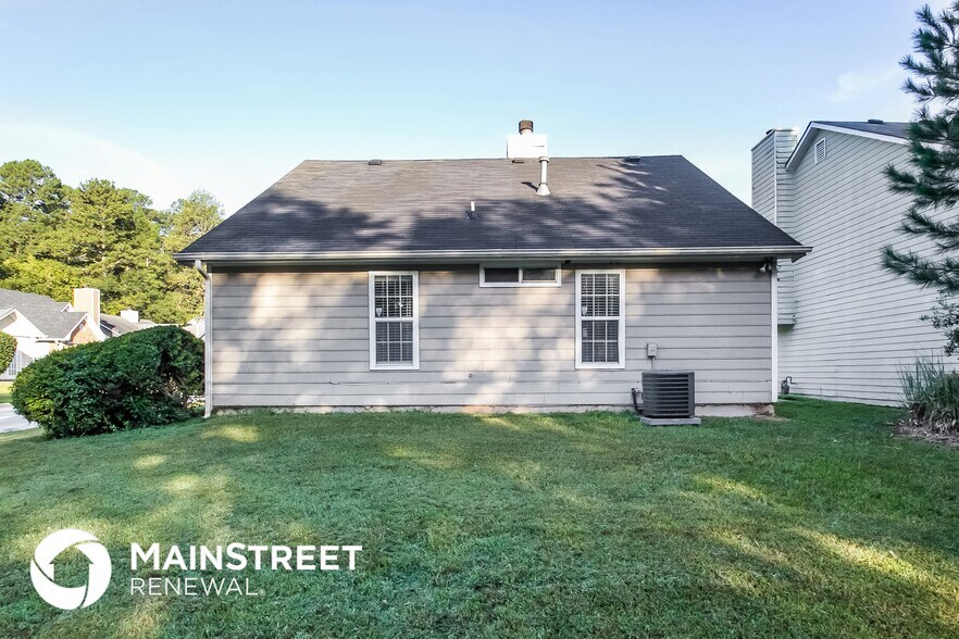 Building Photo - 1136 Oakwood Manor Ct