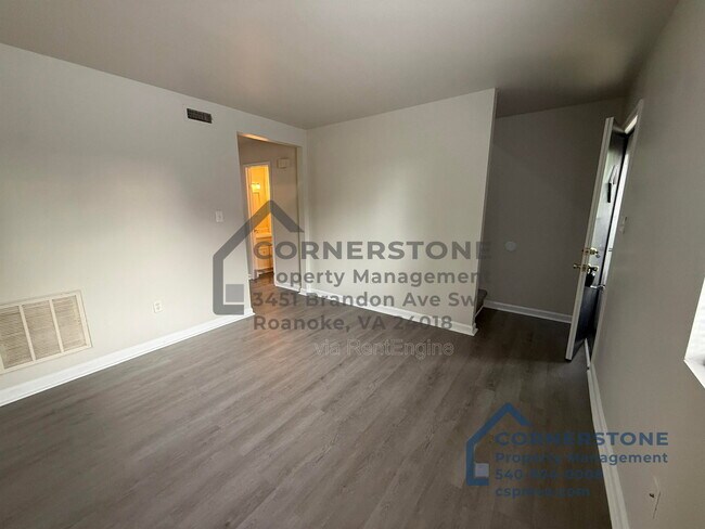 Building Photo - 106 Lee Ave NE