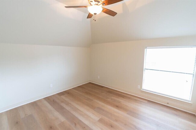 Building Photo - 10500 Avery Club Dr