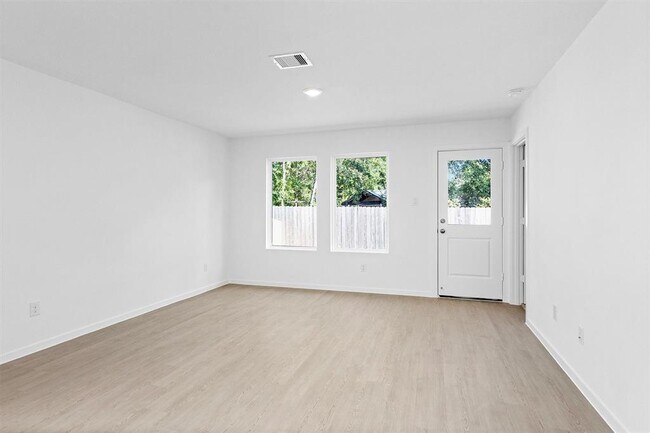 Building Photo - 3022 Mallorca Dr
