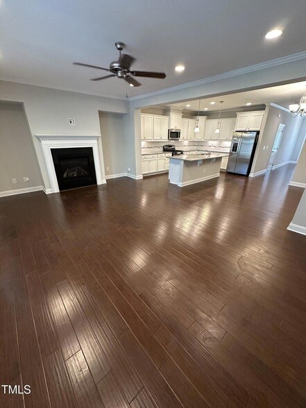 Building Photo - 4222 Vallonia Dr