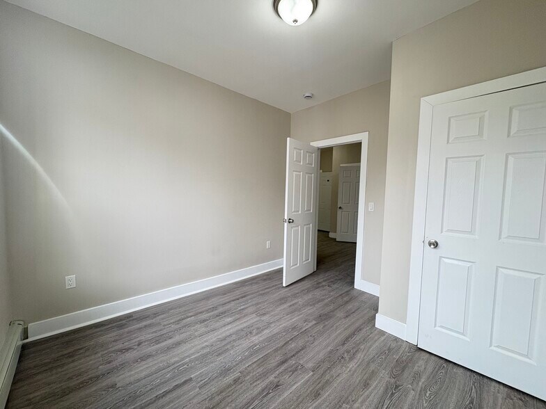 856 S 16th 2E - 856 S 16th St