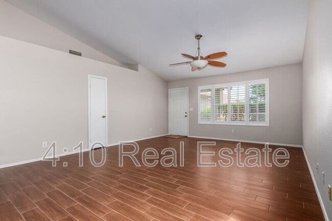 Building Photo - 2085 W Harbour Dr
