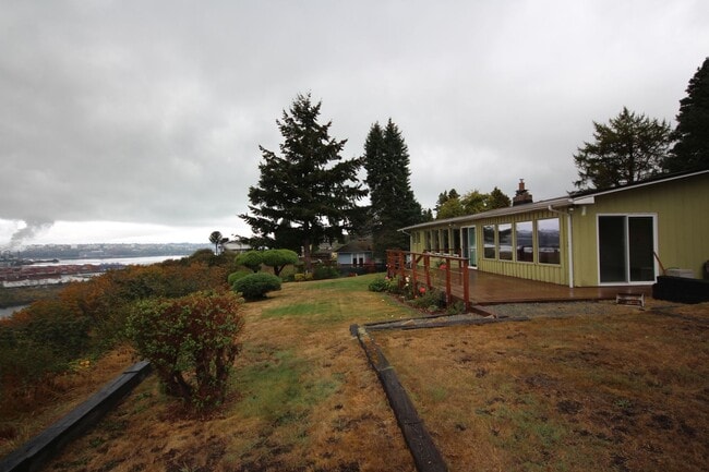 Building Photo - Browns Point Home With Amazing Views!