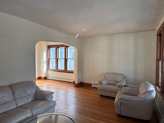 Building Photo - 2 BR/1 BA Single-Family Home in the Mac-Groveland Neighborhood!