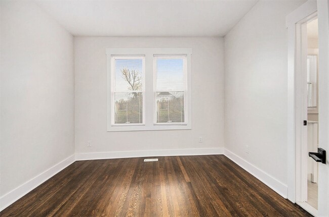 Building Photo - Lower Unit - Newly Constructed - 2 bed/2 b...