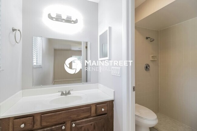 Building Photo - 3 Bedroom Pet-Friendly Home in Kissimmee, FL with Main Street Renewal