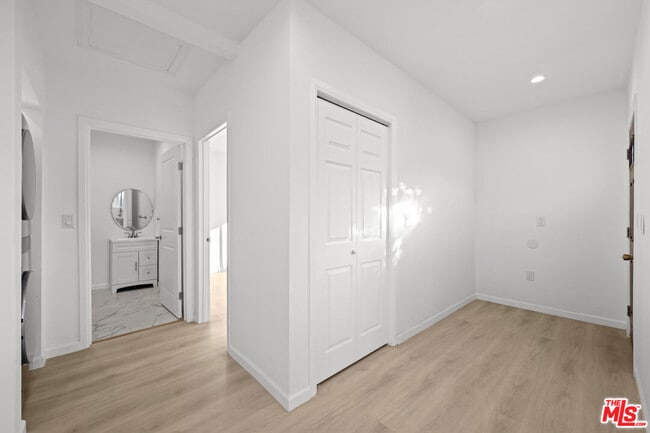 Building Photo - 1642 S Crest Dr