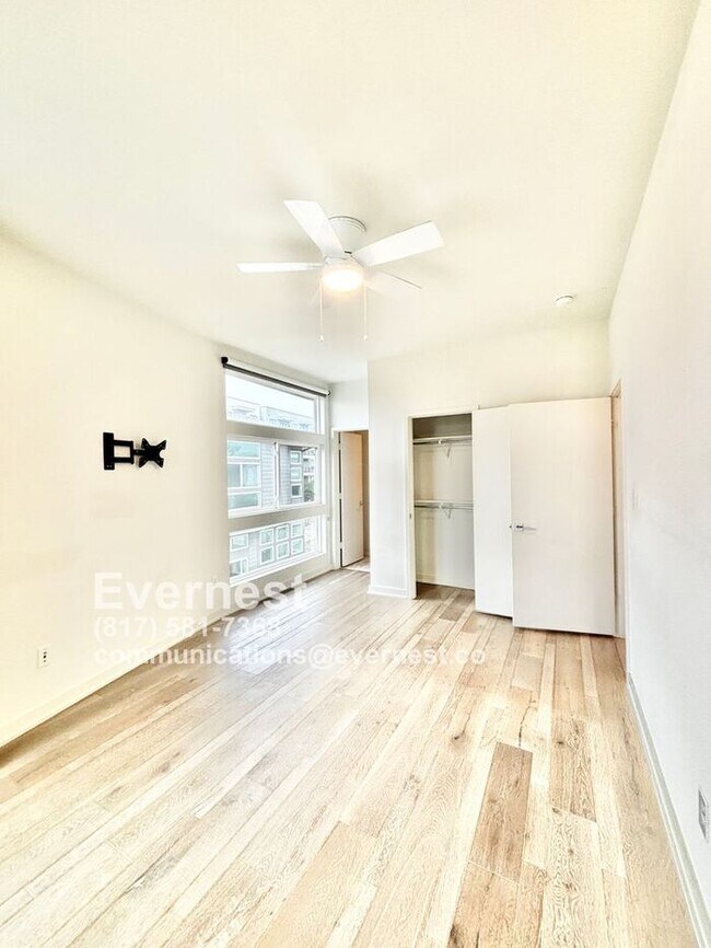 Building Photo - 2528 N Fitzhugh Ave