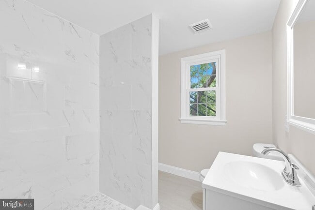 Building Photo - 3009 S Hill St