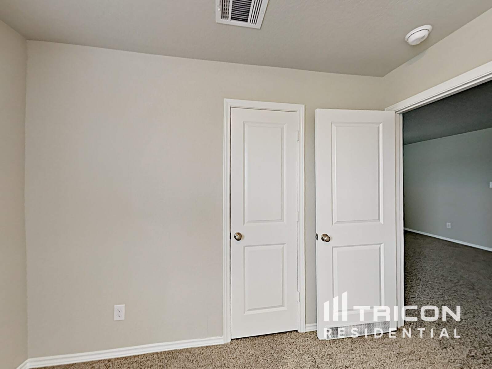 Building Photo - 2415 Marbach Woods