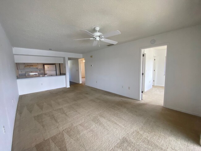 Building Photo - 4008 Oakview Dr