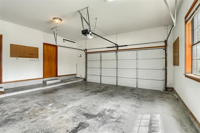 Building Photo - 213 Hurst Creek Rd