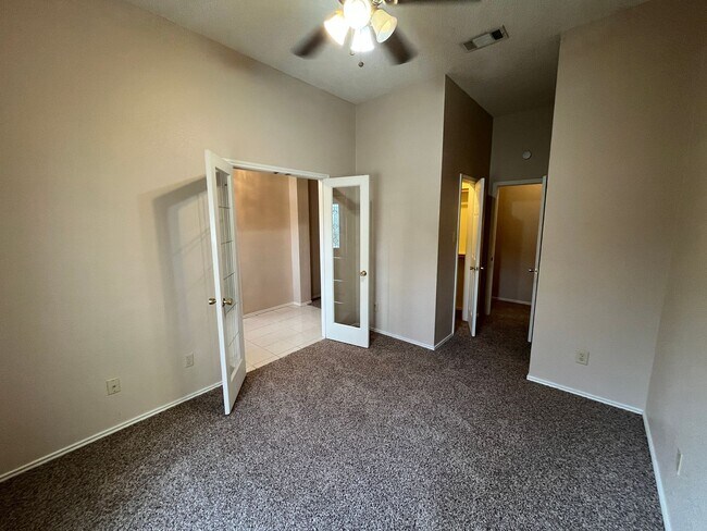 Building Photo - Large 4 Bedroom Home in Skipcha Mountain!