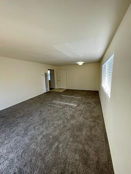 Dining area - 226 E J St