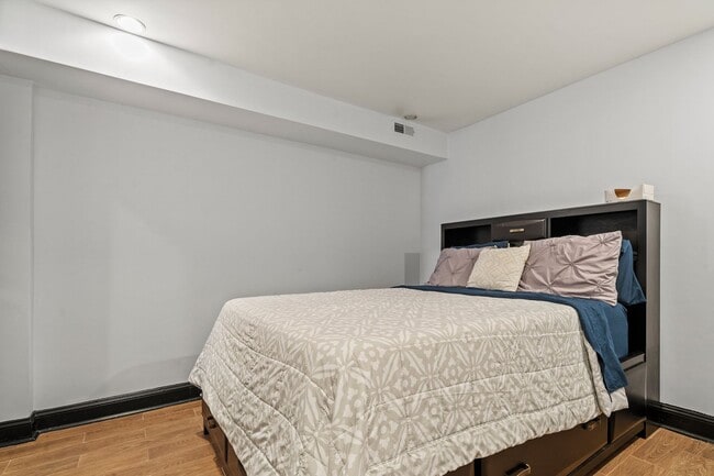 Building Photo - Comfort in Motion: Adams Morgan Apartment