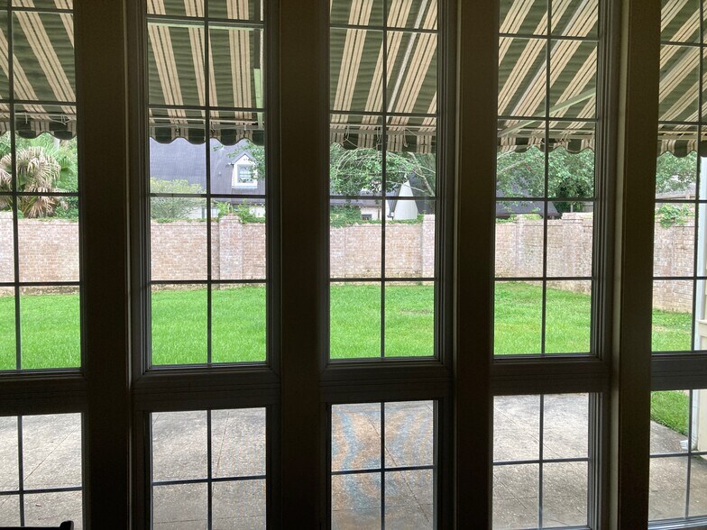 Building Photo - 2528 Myrtle Ave