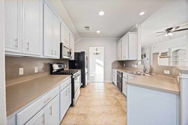 Building Photo - 15018 Summer Knoll Ln