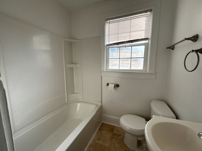 Building Photo - Move-In Ready Home with Spacious Backyard & Prime Location