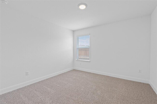 Building Photo - 129 Bruin Paw Dr