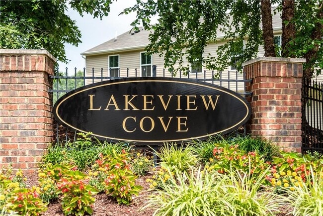 Building Photo - 701 Lakeview Cove