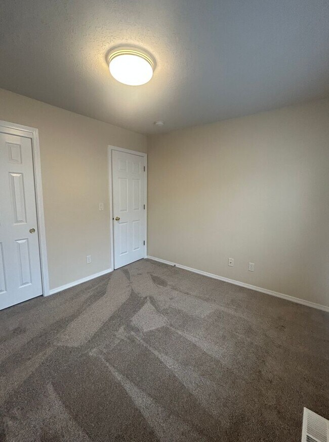 Building Photo - Beautiful Three Bedroom in Keizer