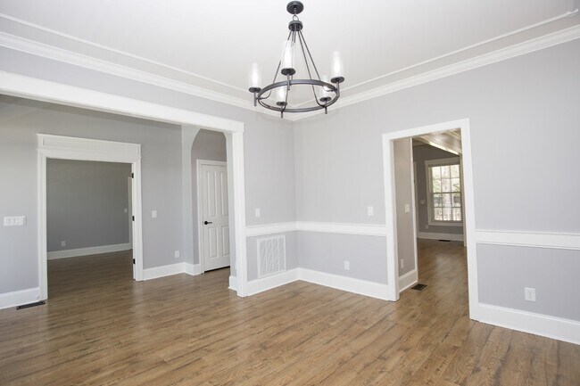 Building Photo - "Spacious and Inviting 2620 sq. ft. Home i...
