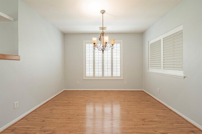 Building Photo - 203 W Sundance Cir