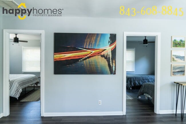 Building Photo - 2 bedroom 1 bath Cute bungalow in Riverlan...