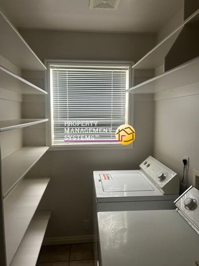 Building Photo - 3 Bedroom Condo Near Park City