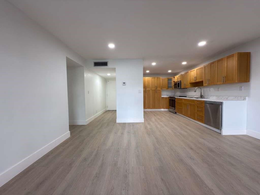 Building Photo - 9001 Jacaranda Ln