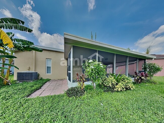 Building Photo - 1044 Summer Breeze Dr