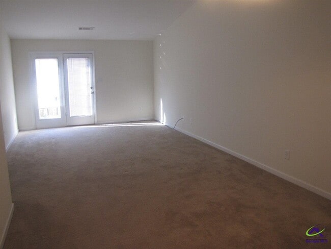 Building Photo - 105 Kingston Village Dr